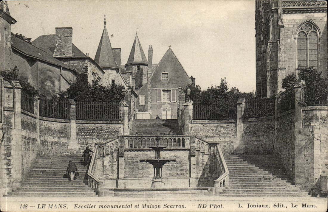 Le mans CPA Escalier monumental et maison Scarron