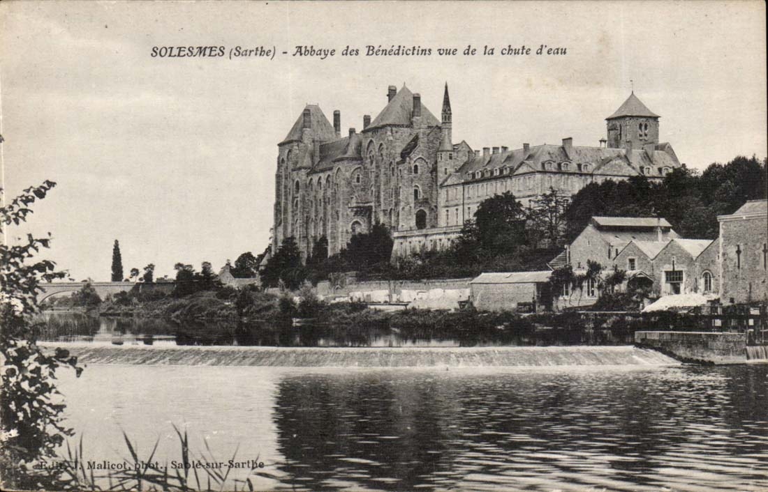Solesmes CPA Ancienne abbaye des Benedictins Vue de la chute d'eau