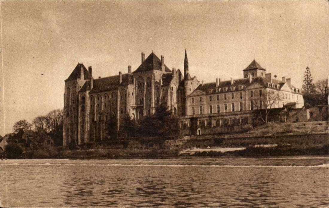 Solesmes CPA Abbaye Sur le barrage de la SArthe