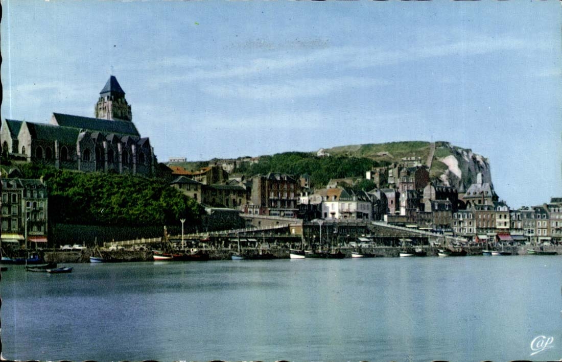 Le Treport CPM Eglise St Jacques et vue generale du port