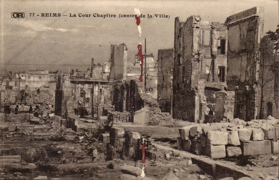 Reims — La Cour Chapître (centre de la Ville) — OR 77