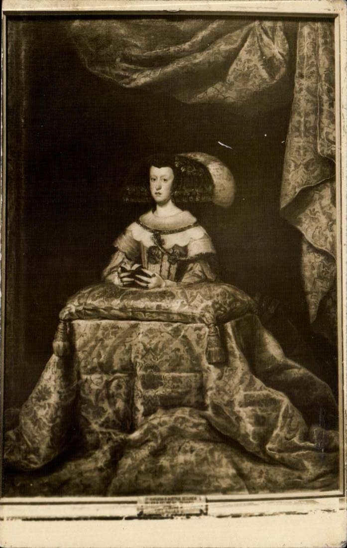 Arts - Tableau - Woman wearing in fine clothing - CPA 