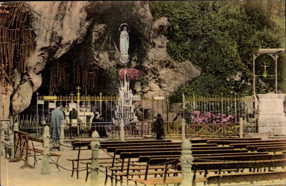 Lourdes - la Grotte Miraculeuse CPA 
