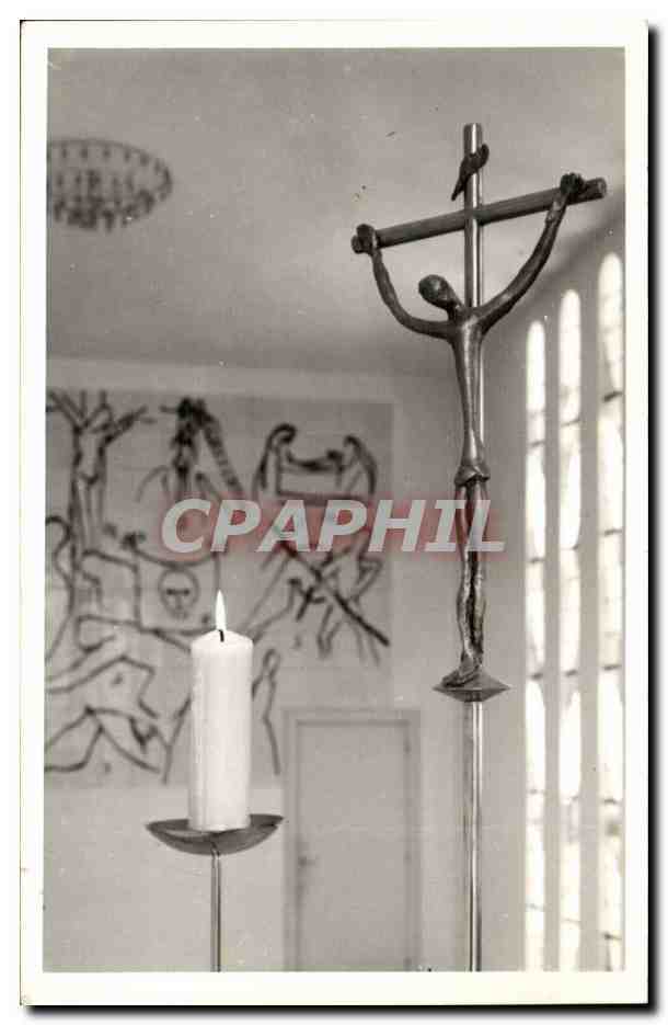 Crucifix moderne — intérieur de chapelle — éditeur inconnu