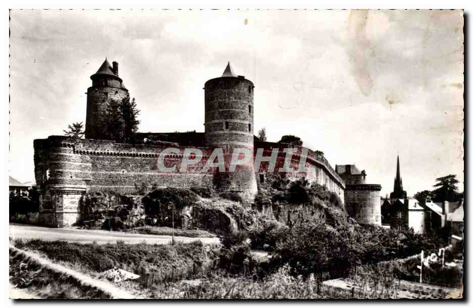Château de Fougères (Ille-et-Vire) — « Un vieux château fianqué de tours les plus superbes du monde » — Victor Hugo — Éditions d'Art, n° 911 05