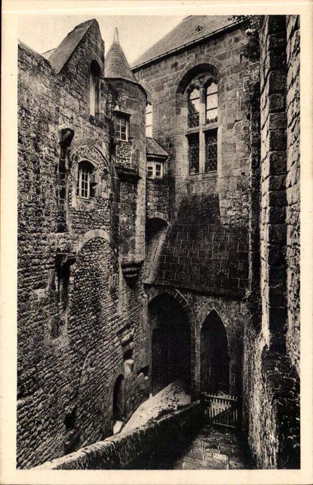 Cour du Mont-Saint-Michel — vue architecturale — Servy Commercial, Paris