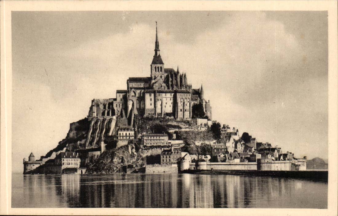 Mont Saint-Michel — Allgemeiner Blick, südliche Seite, bei Ebbe — Serv. Commercial Monuments Historiques, Paris