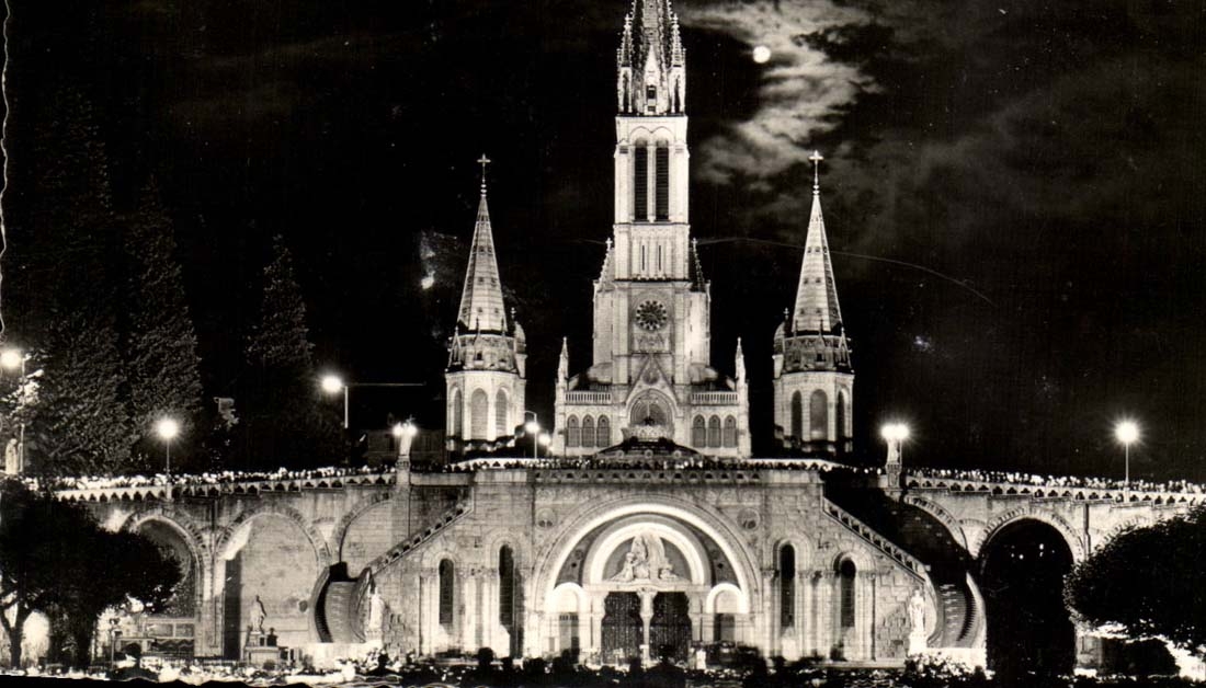 Lourdes - La France Mariale - Basilique Notre dame de Lourdes - la Nuit - CPA 