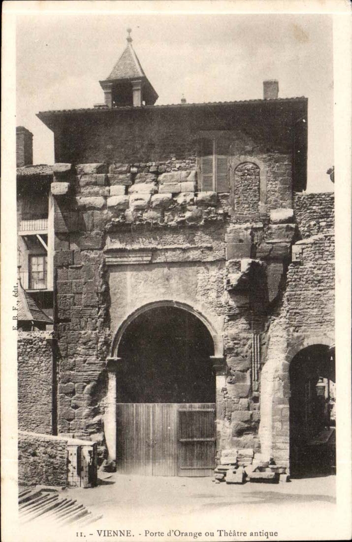 Vienne CPA Porte d'orange ou theatre antique