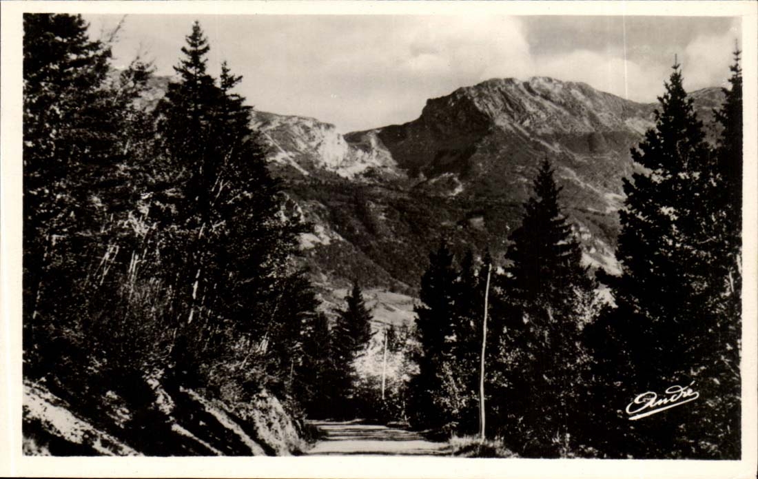 Environs de Villard-de-Lans — Route de Lans à Autrans, au fond le Col de l'Arc — Édition d'Art André