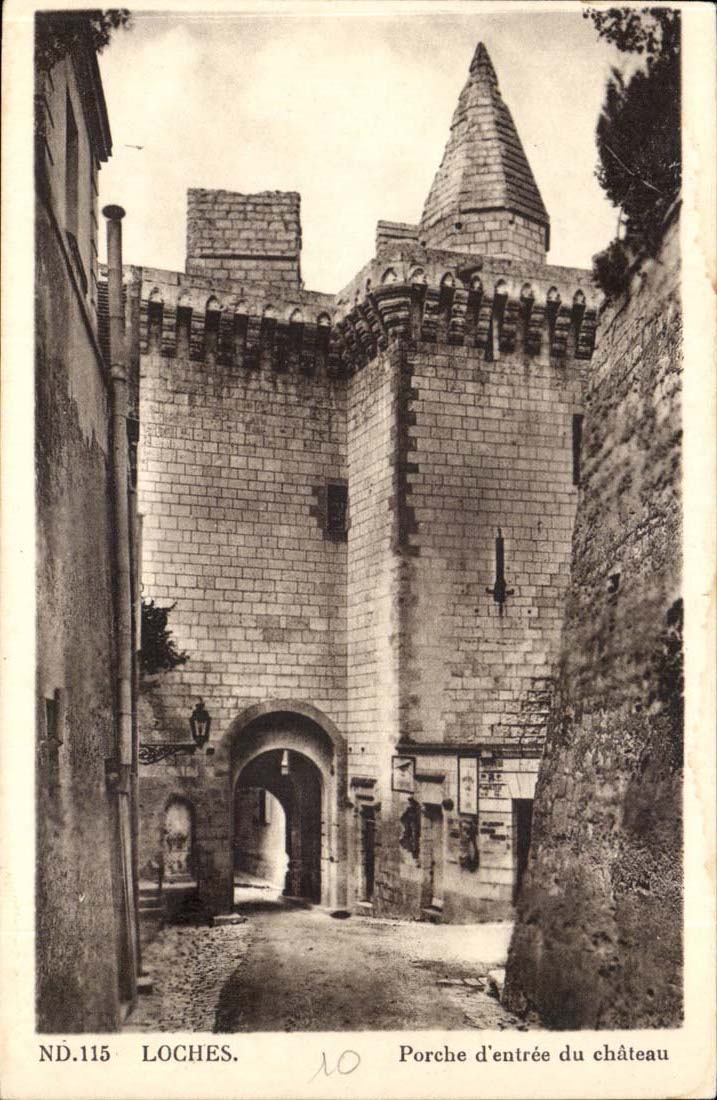 Loches - D'Entree du Chataeu Le Porche - CPA 