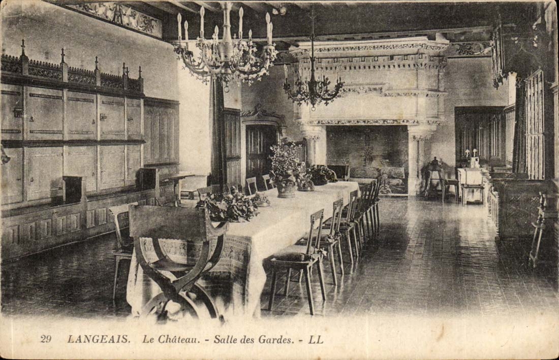Langeais - Le Chateau Salle des Gardes - CPA 