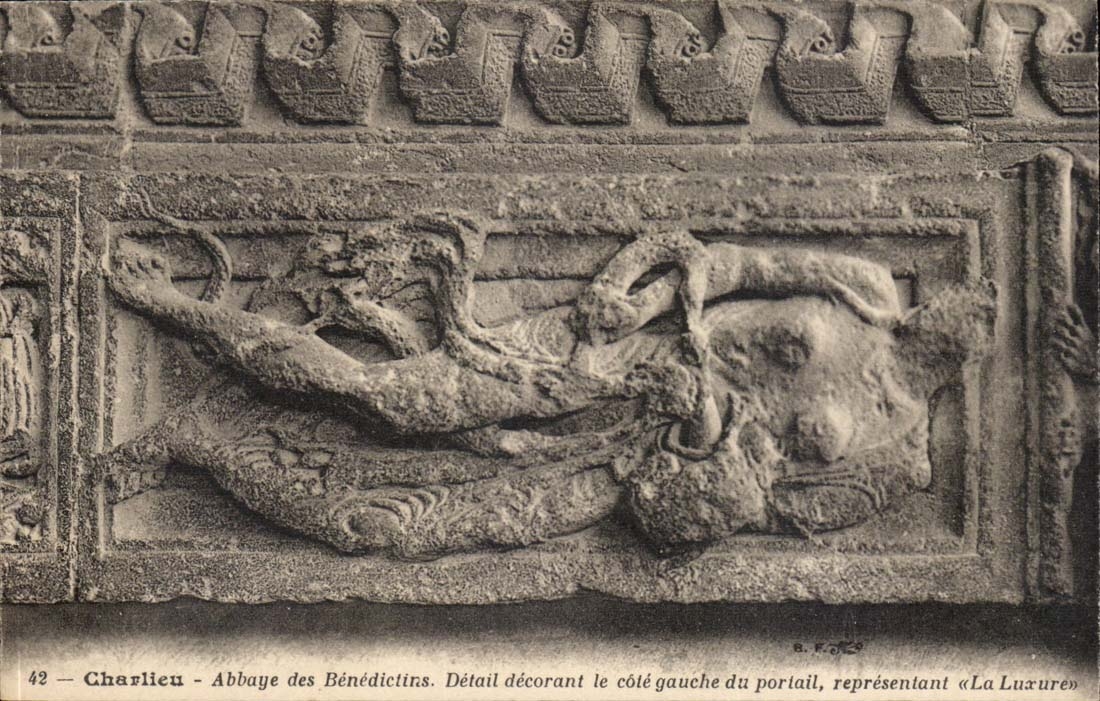 Charlieu CPA Abbaye des Benedictins Detail decorant le cote gauche du portail representant La Luxure
