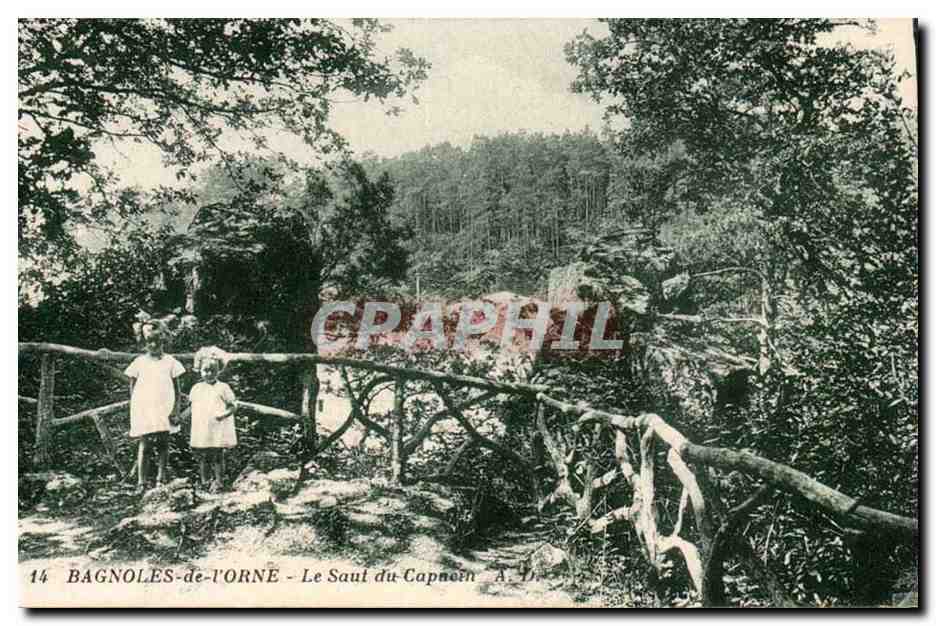 Bagnoles de l'orne CPA Le saut du capucin (enfants)