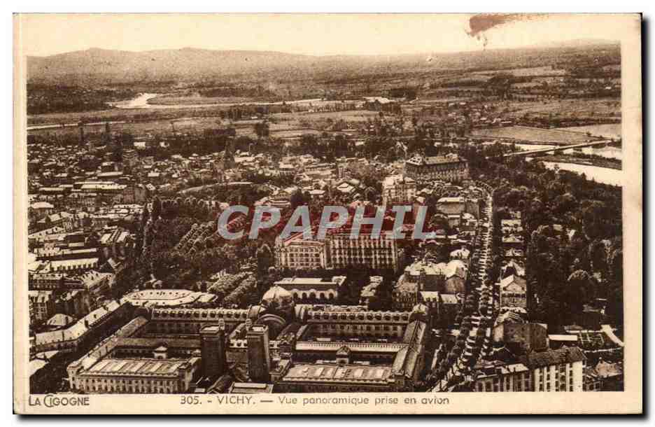 Vichy CPA Vue panoramique prise en avion
