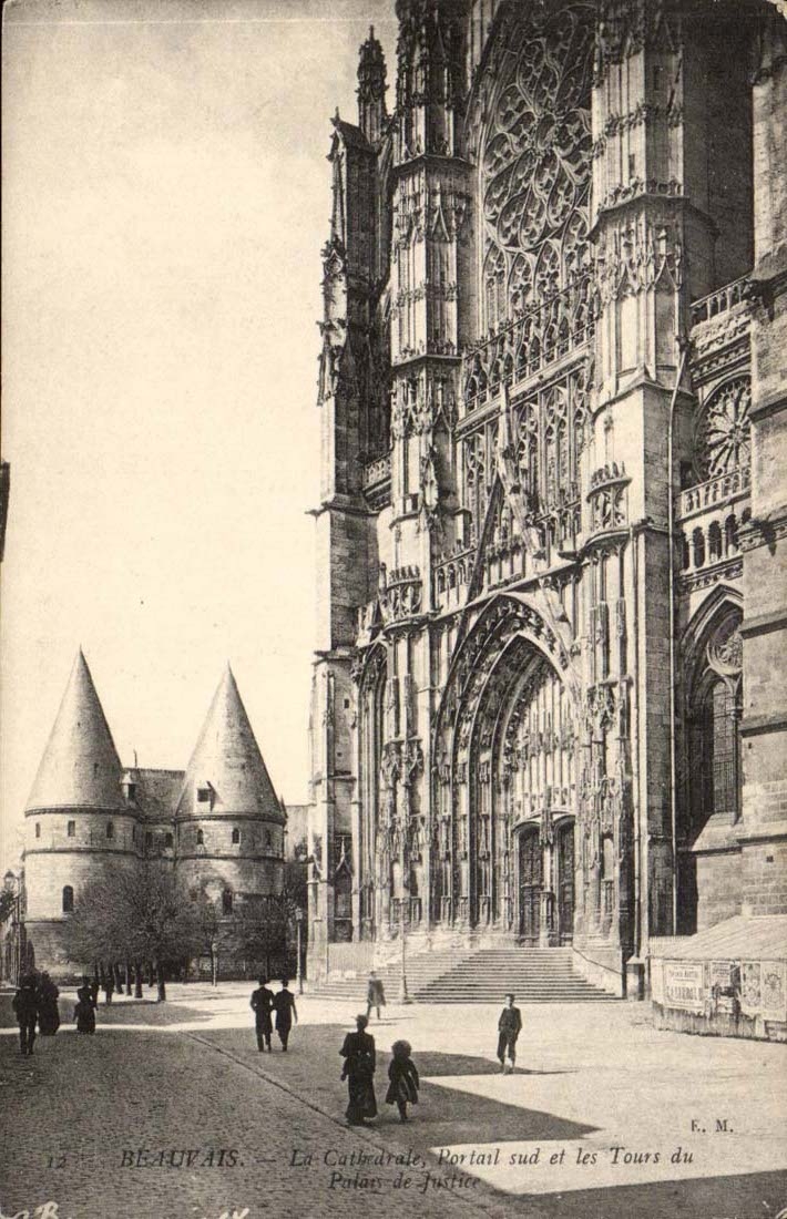 Beauvais — La Cathédrale, Portail sud et les Tours du Palais de Justice — F. M.