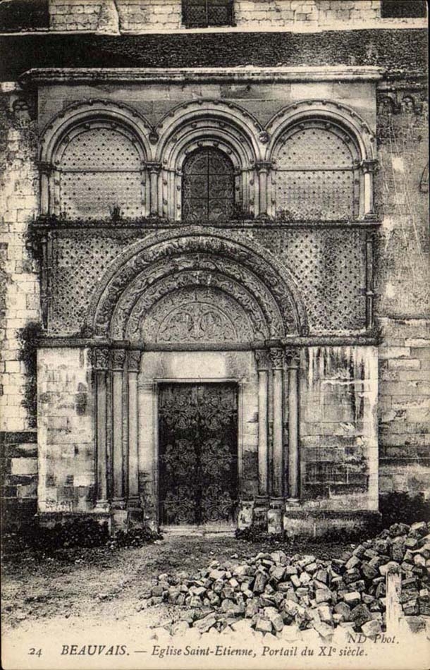 Beauvais — Église Saint-Étienne, Portail du XIe siècle