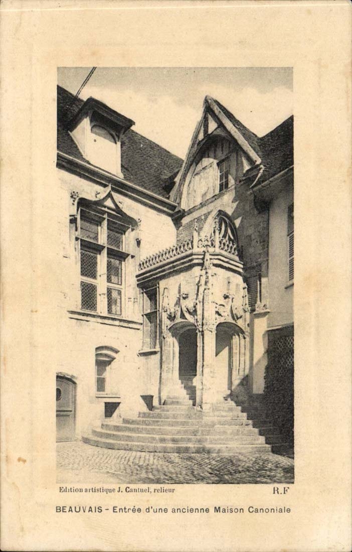 Beauvais CPA entree d'une ancienne maison canoniale