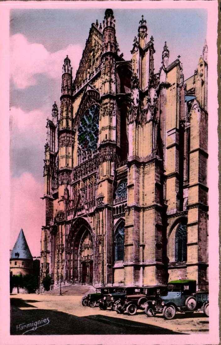 Beauvais CPA la cathedrale (automobiles animee)