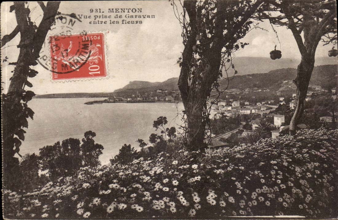 Menton CPA Vue prise de Garavan entre les fleurs