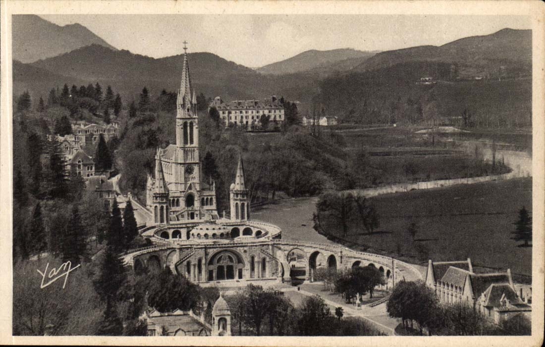 Lourdes CPA La basilique vue du cahteau fort