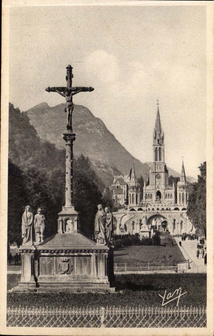 Lourdes CPA La basilique et le calvaire Breton