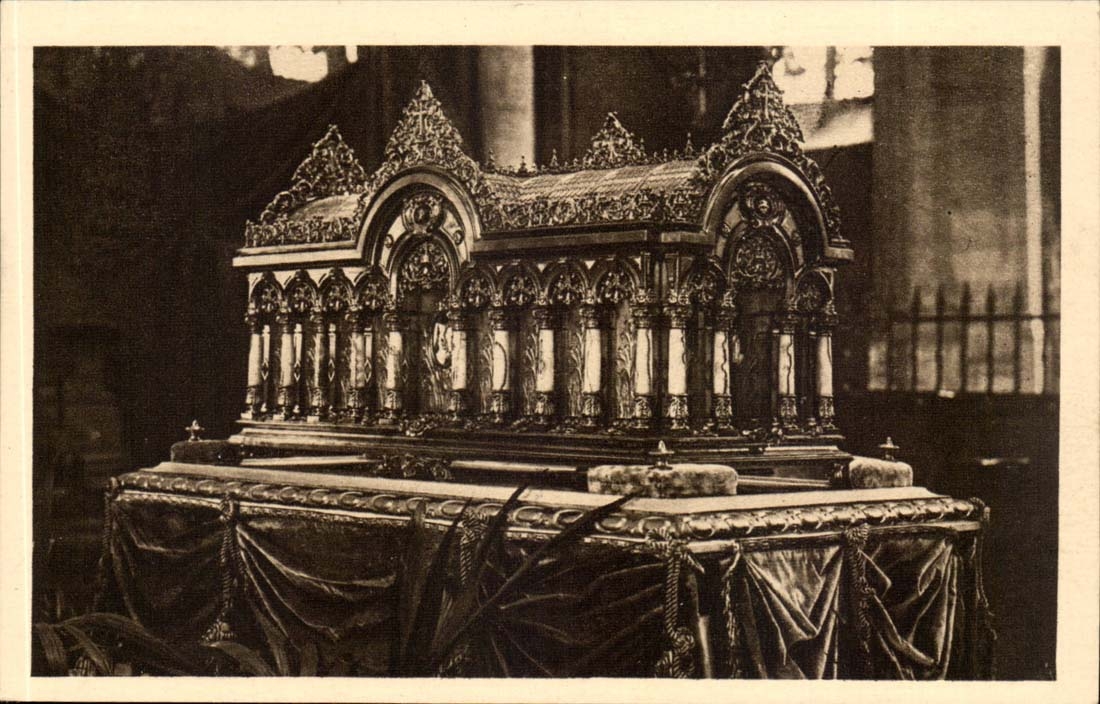 CPA Petite chasse de vermeil offerte par le Bresil et destinee a porter en procession les reliques de Ste Therese enfant