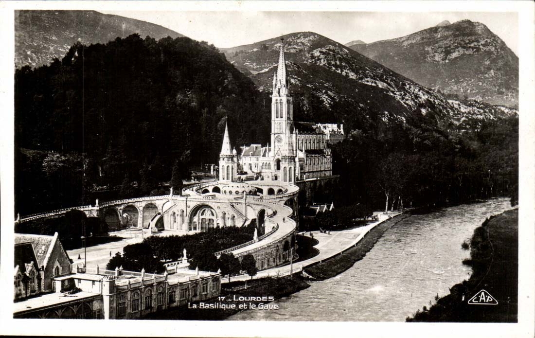 Lourdes CPA La basilique et le Gave