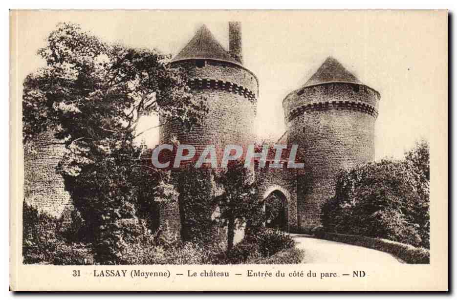 Lassay CPA Le chateau Entree du cote du parc
