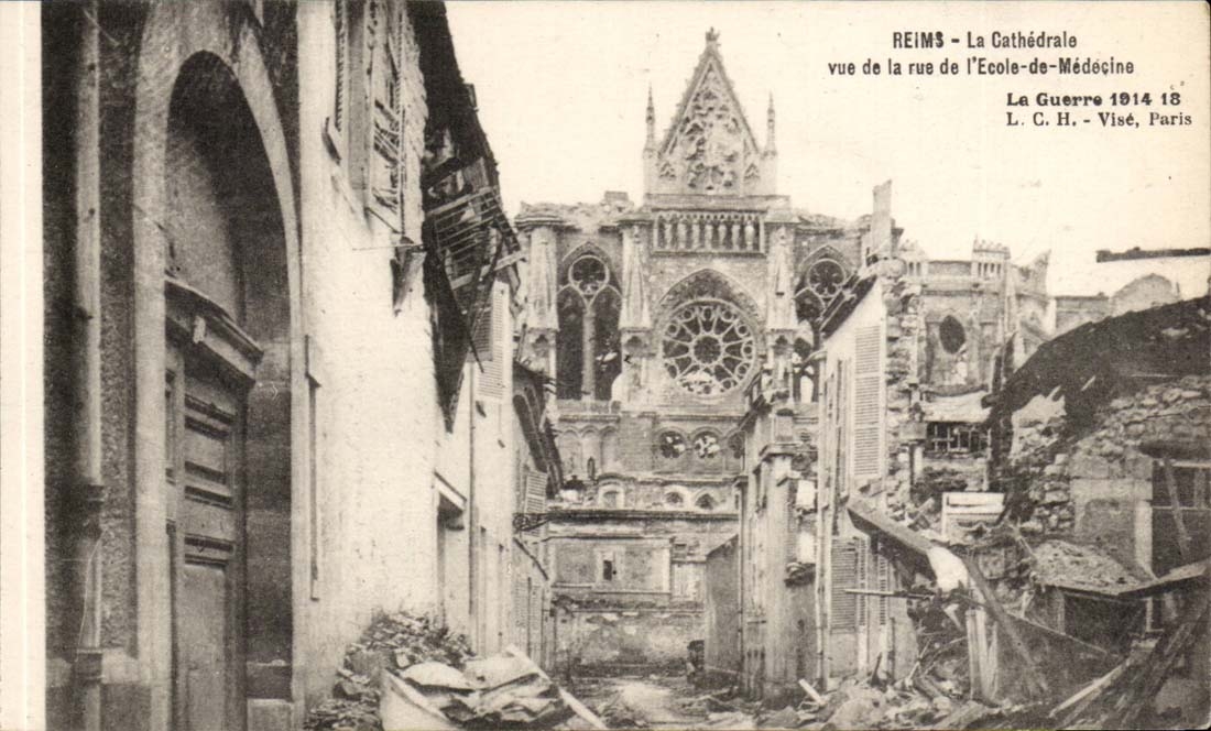 Reims - la Cathedrale - vue de la rue de l'Ecole de Medecine - CPA 