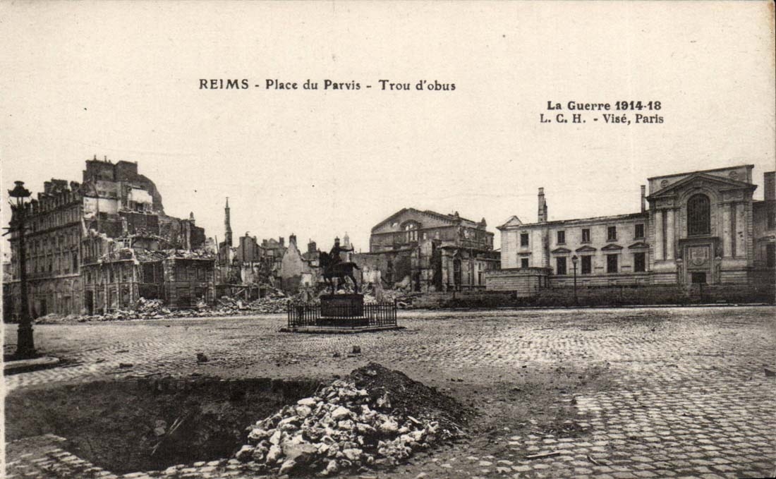 Reims - Place de Parvis - Trous d'Obus - CPA 