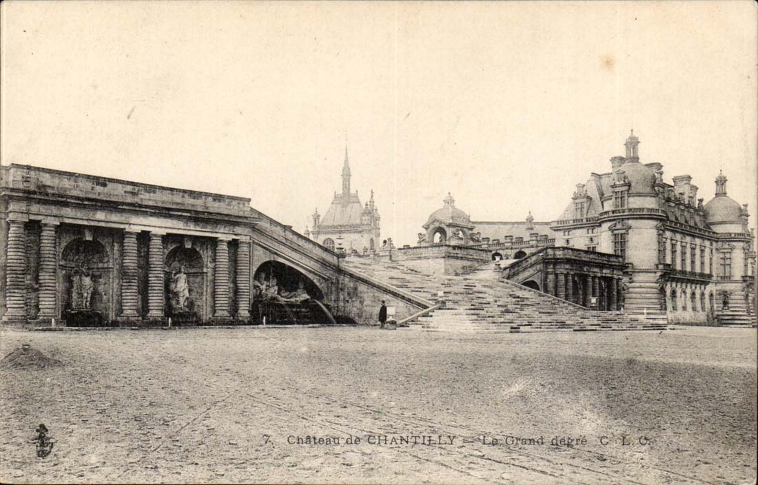 Chantilly - Le Chateau - Le Grand degre - CPA 