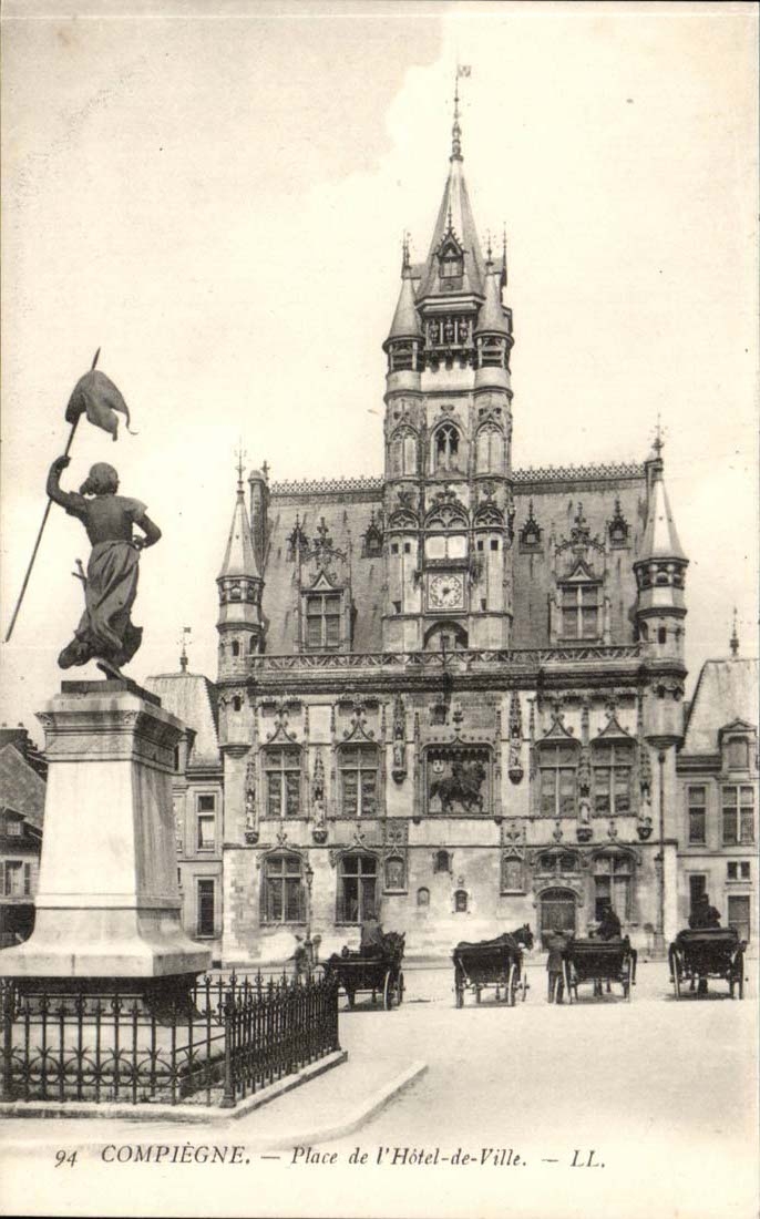 Compiegne - Place de l'Hotel de Ville - CPA 
