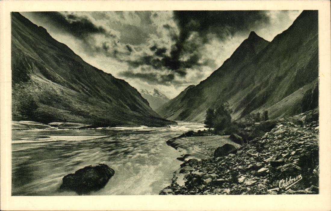 Dauphiné - Plan du Lac - Aiguille de l'Enchâtra - Au fond les Fétoules — G. Oddoux