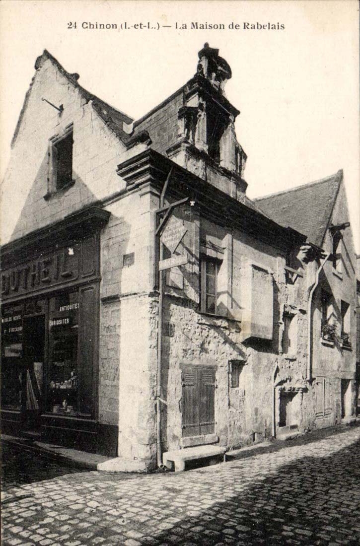 Chinon - La Maison de Rabelais - CPA 