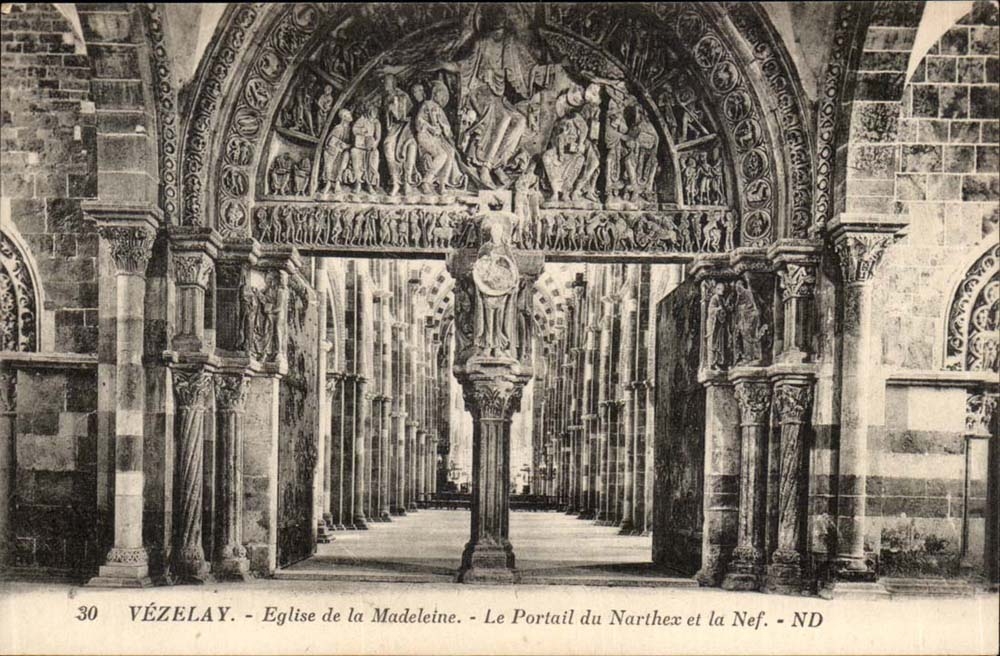 VÉZELAY - Église de la Madeleine - Le Portail du Narthex et la Nef