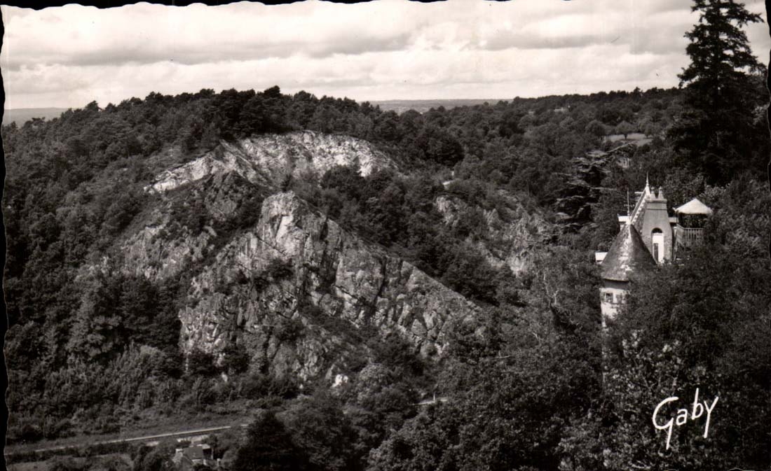 Domfront - Le Chalet du Broulard et le Terre Sainte Anne - CPA 