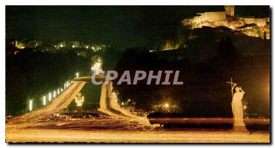 Lourdes - La Procession aux Flambeaux et le Chateaux Illumine - CPA 