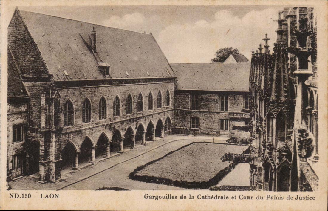 Laon - Gargouilles de la cathedrale et Cour du Palais de Justice - CPA 