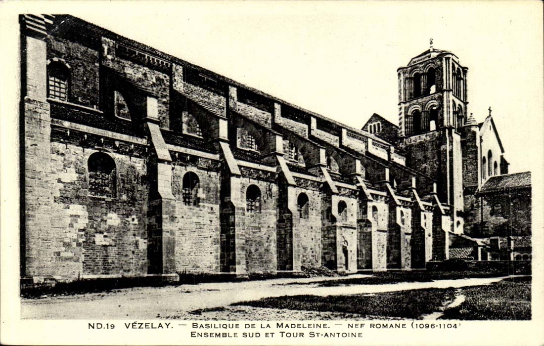Vézelay — Basilique de la Madeleine — Nef romane (1096-1104) — Ensemble sud et Tour Saint-Antoine