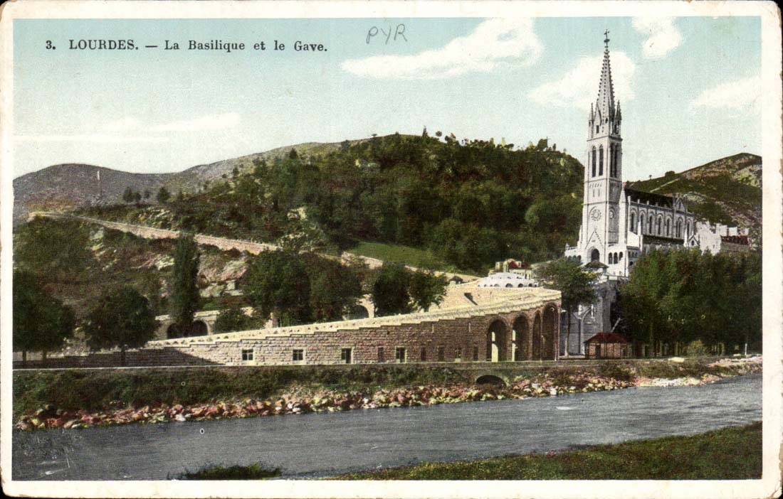 Lourdes CPA La basilique et le Gave