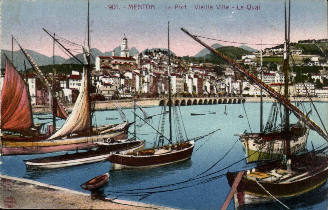 Menton CPA Le port Vieille ville Le quai (bateaux)