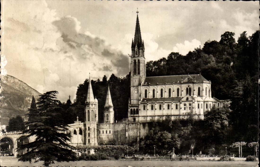 Lourdes CPA la basilique et la grotte