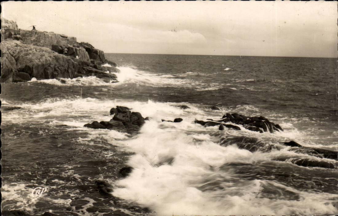 Batz sur Mer CP Aeffet de vagues sur les rochers