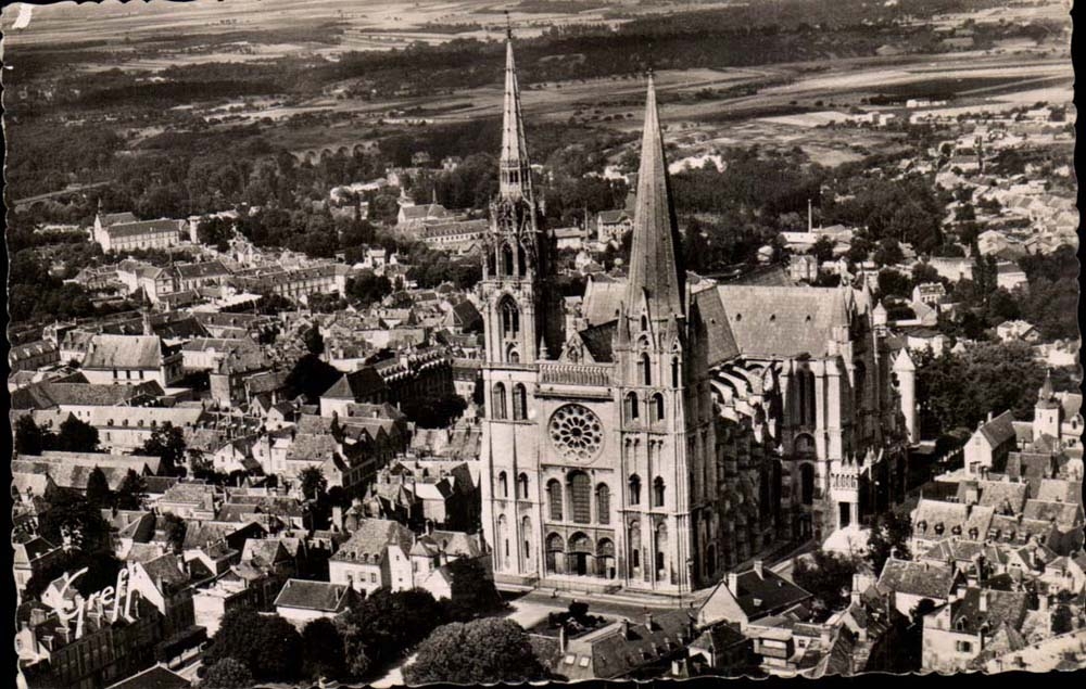 Chartres CPA La cathedrale Vue d'avion