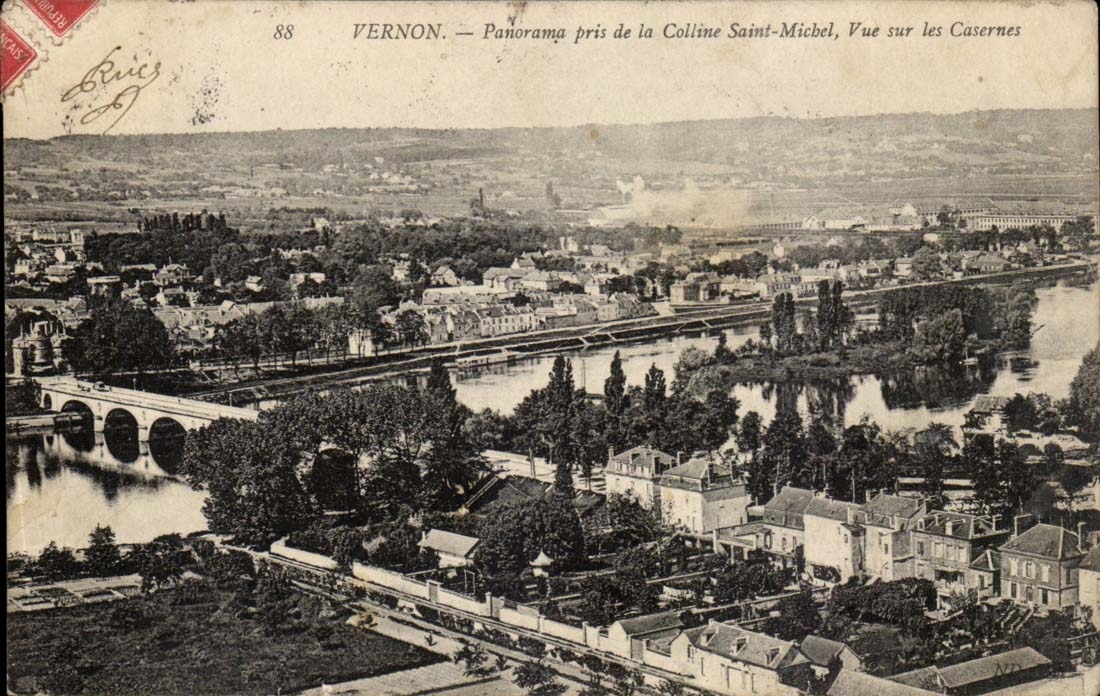 Vernon CPA Panorama pris de la colline Saint Michel Vue sur les casernes