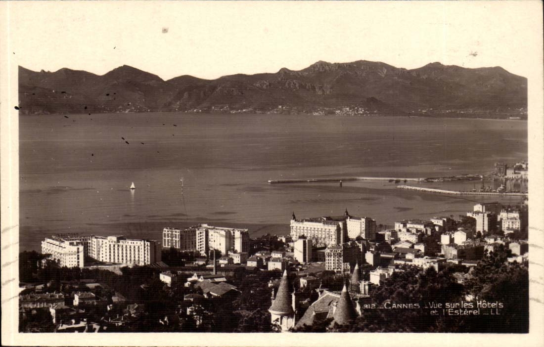 Cannes CPA Vue sur les Hotels et l'Esterel