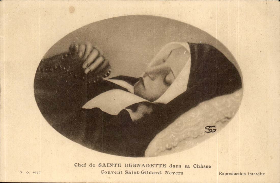 Chef de Sainte Bernadette dans sa Châsse — Couvent Saint-Gildard, Nevers — X.O. 1627