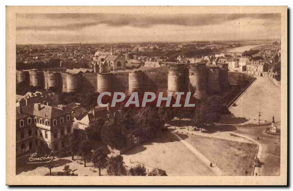 Angers CPA Vue d'ensemble du chateau avec perspective vers le pont de la Haute Chaine
