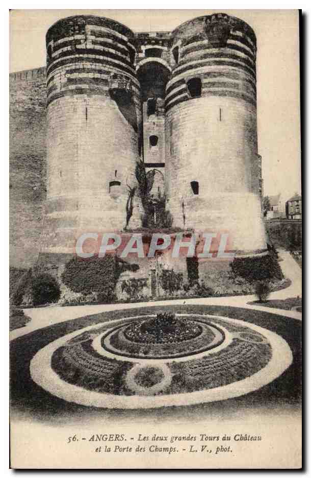 Angers CPA Les deux grandes tours du chateau et la porte des champs